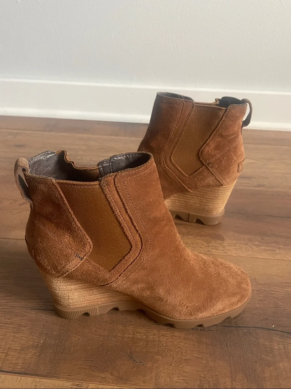 Sorel Tan Suede Wedge Boots Size 8.5